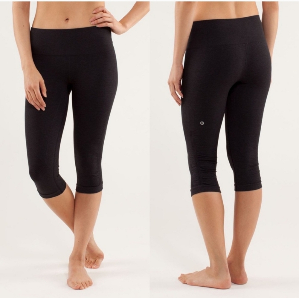 Lululemon Athletica In The Flow Crop II Leggings in Dark Grey / Black Sz 10